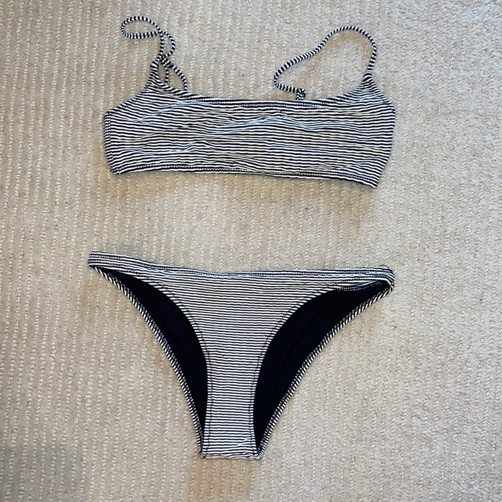 Selling triangl swimwear bikini set ONLY WORN ONCE!!